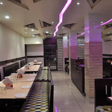 Ashish Restaurant And Guesthouse 苏拉特 外观 照片